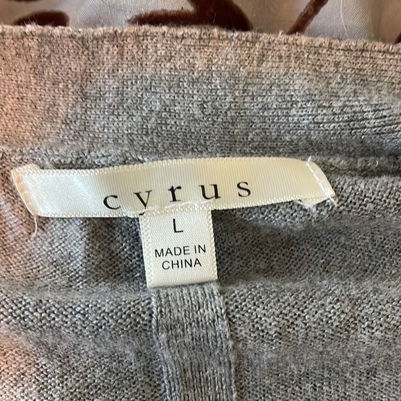 Cyrus Gray light weight sweater - Picture 5 of 6
